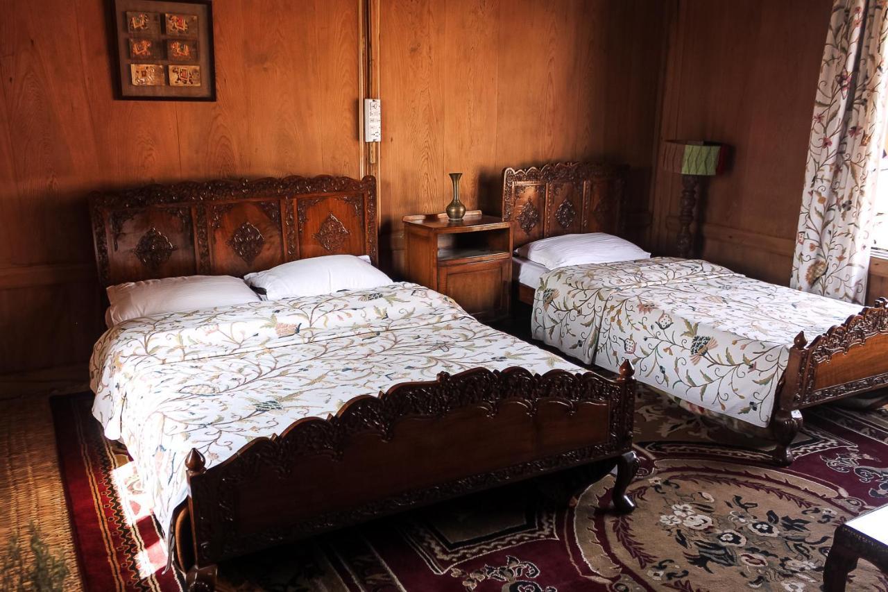 Bed & Breakfast Omar Khayam Houseboat Retreat
