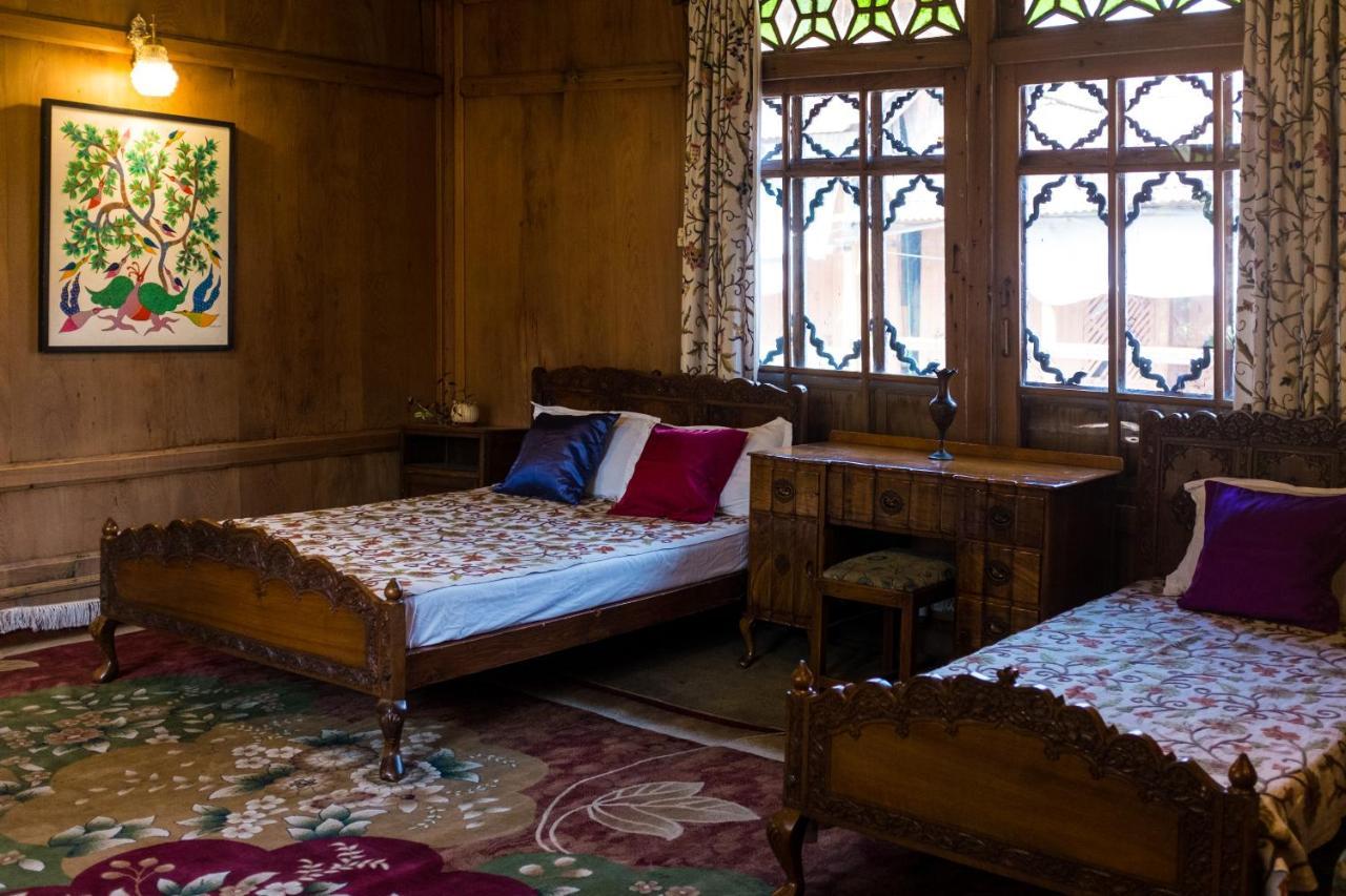 Omar Khayam Houseboat Retreat 3* Srinagar (Jammu and Kashmir)