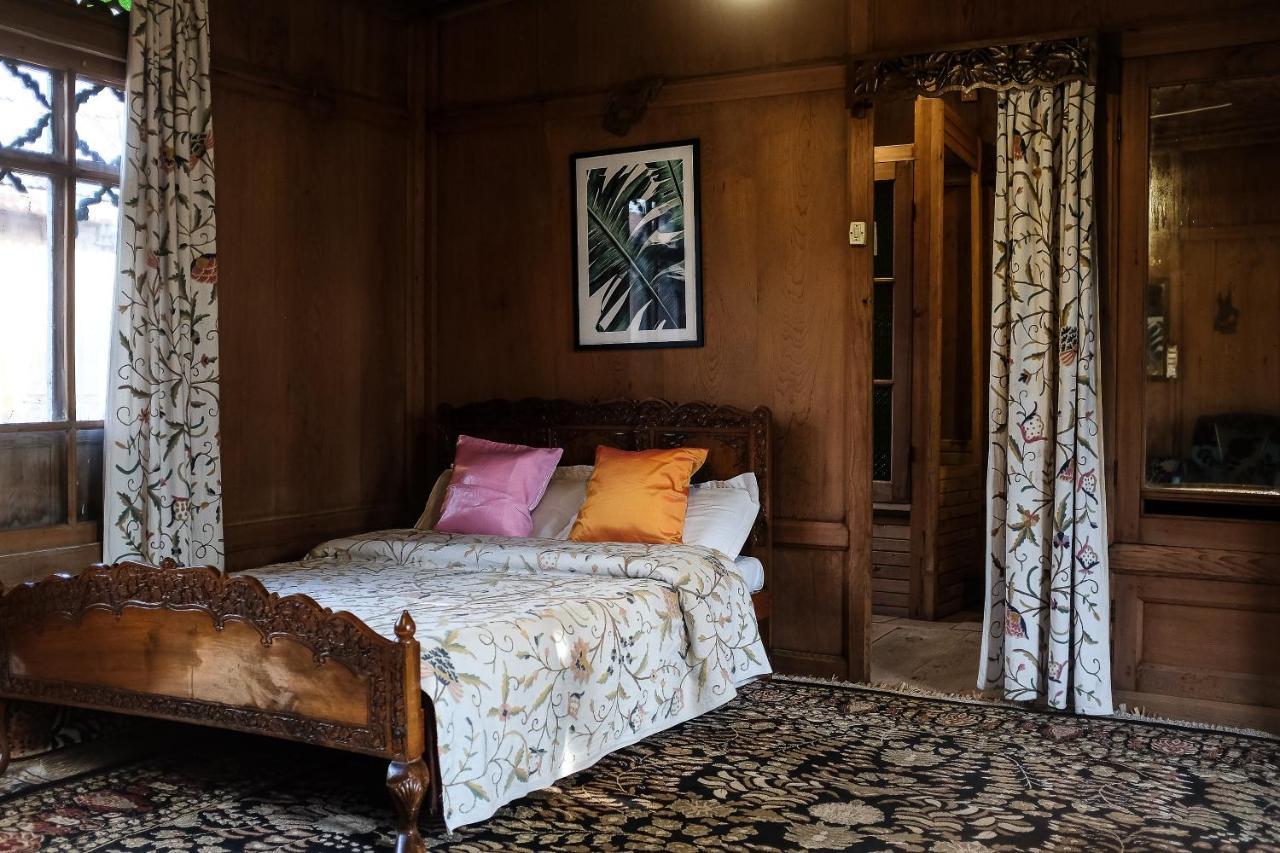 Bed & Breakfast Omar Khayam Houseboat Retreat