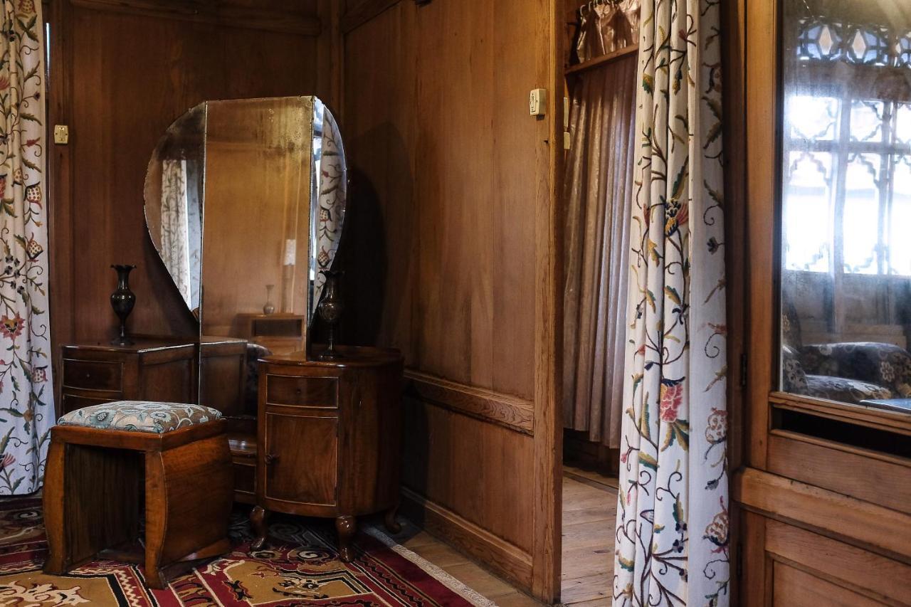 Omar Khayam Houseboat Retreat 3* Srinagar (Jammu and Kashmir)