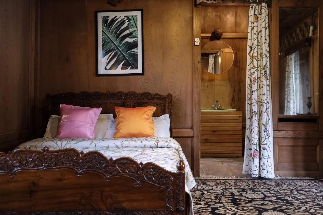 Omar Khayam Houseboat Retreat 3* Srinagar (Jammu and Kashmir)