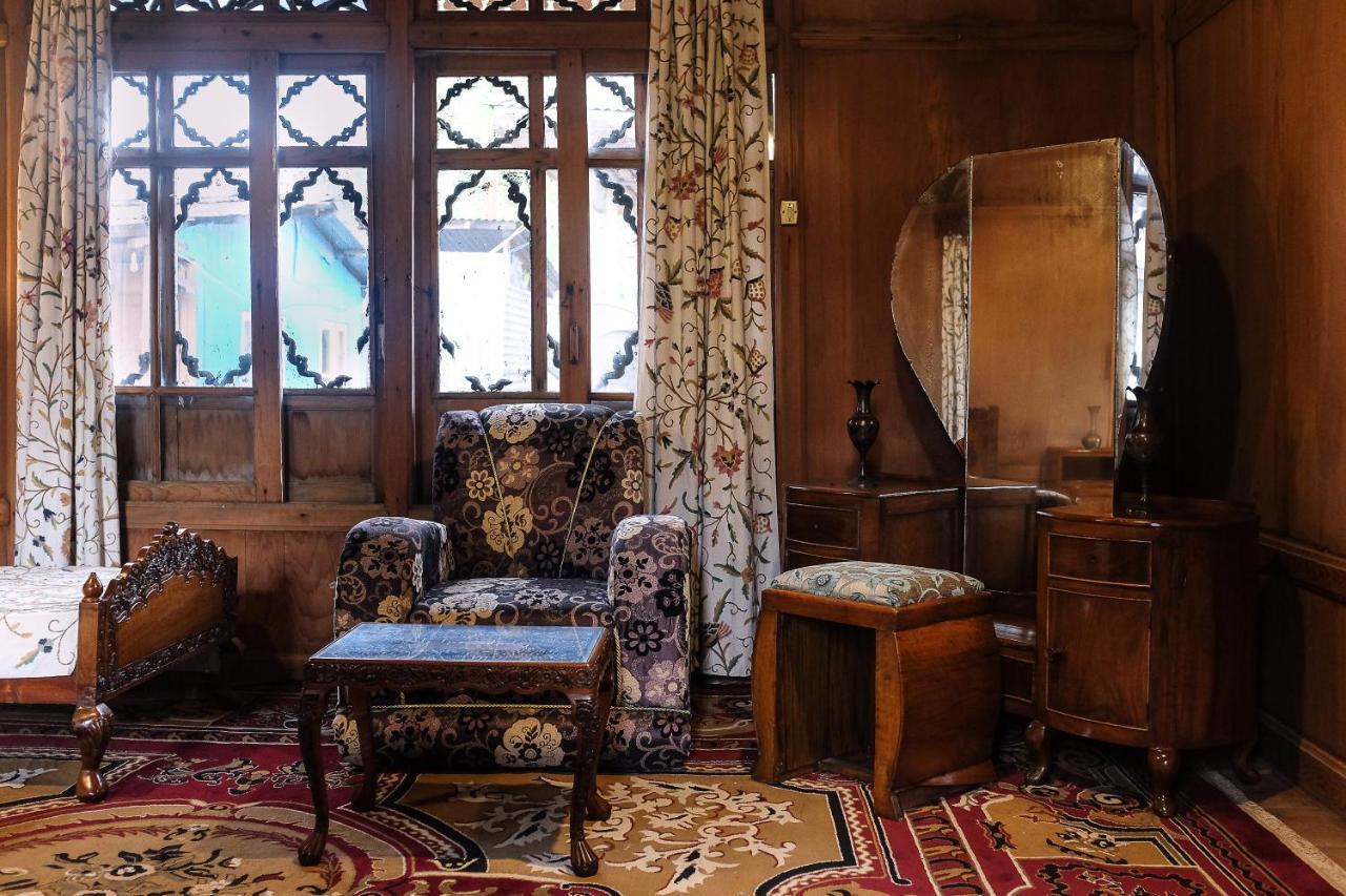 Omar Khayam Houseboat Retreat 3*