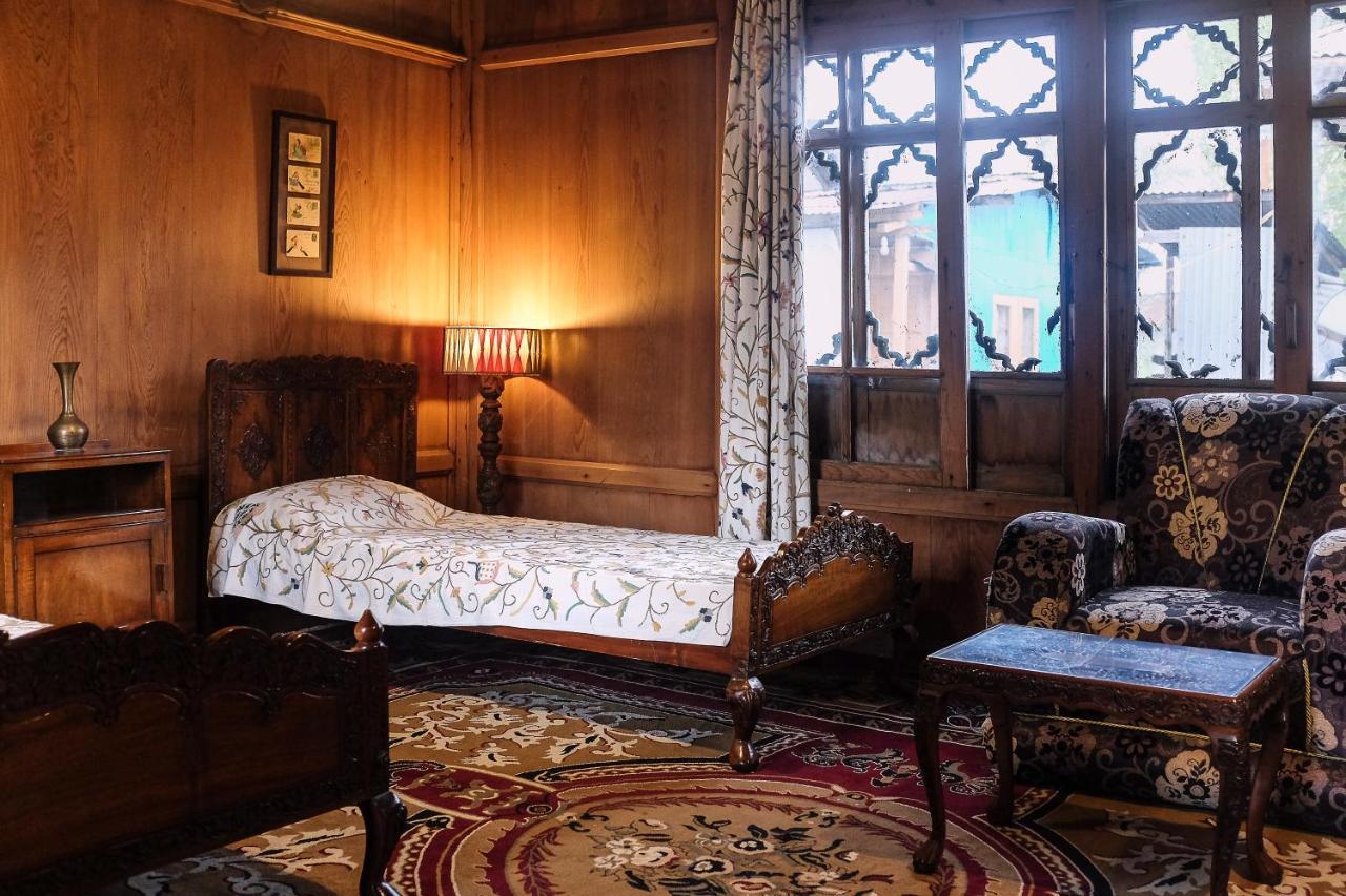 Bed & Breakfast Omar Khayam Houseboat Retreat Srinagar (Jammu and Kashmir)