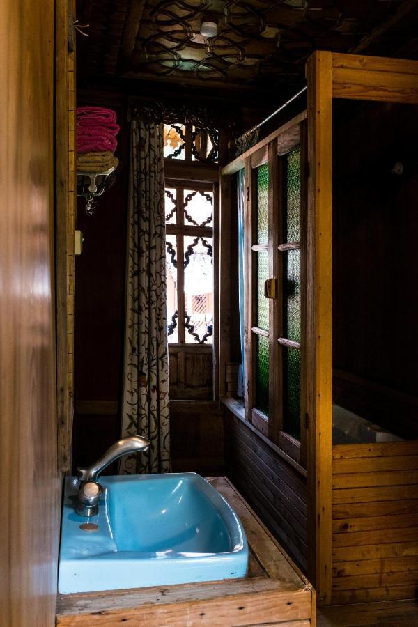 Omar Khayam Houseboat Retreat