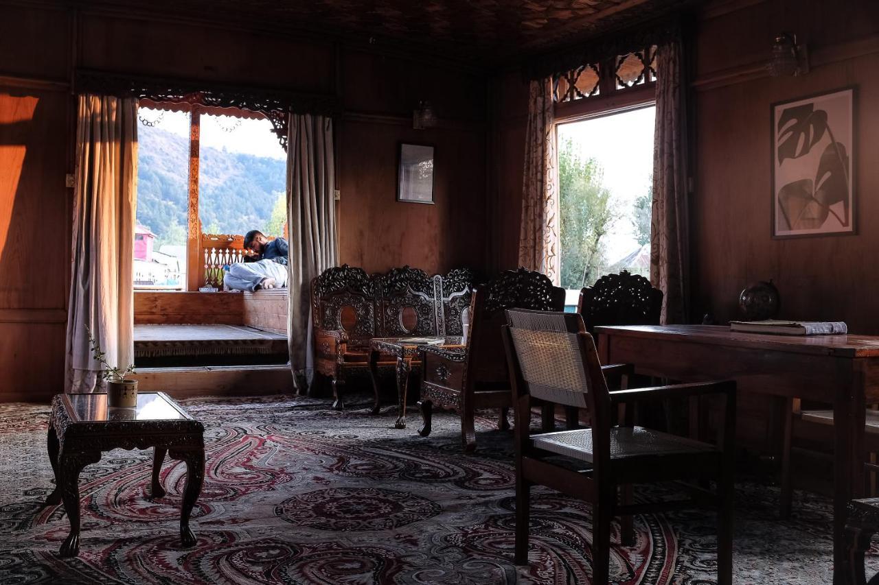 Omar Khayam Houseboat Retreat