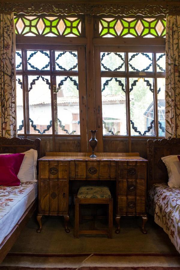 Omar Khayam Houseboat Retreat