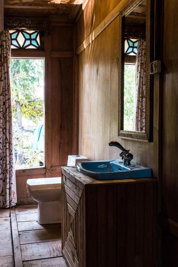 Bed & Breakfast Omar Khayam Houseboat Retreat 3*