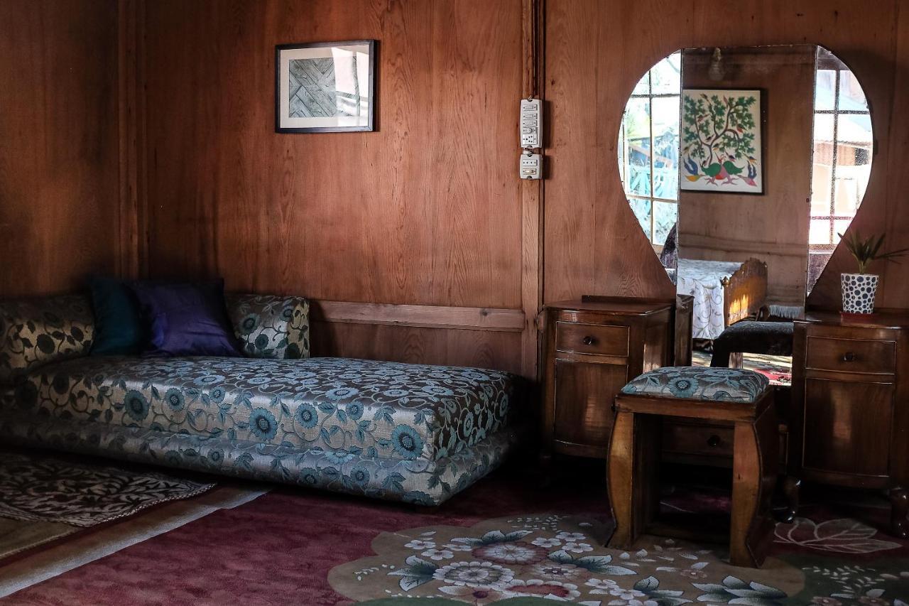 Omar Khayam Houseboat Retreat 3* Srinagar (Jammu and Kashmir)