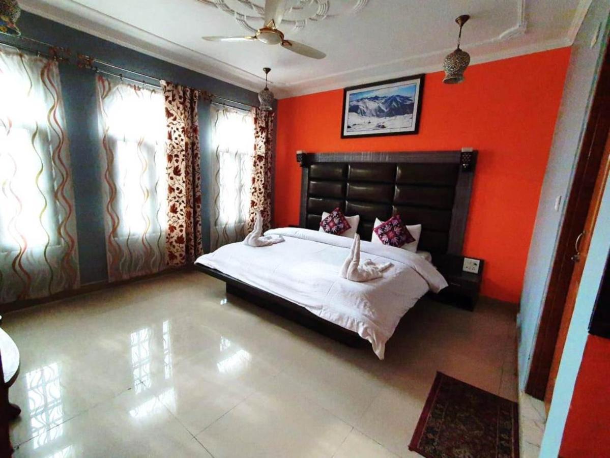 Ash Vale Hotel 3*