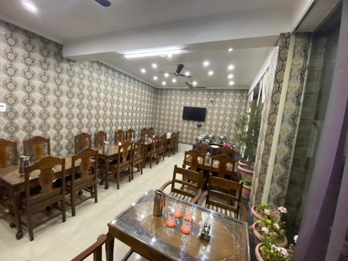 Ash Vale Hotel Srinagar (Jammu and Kashmir)