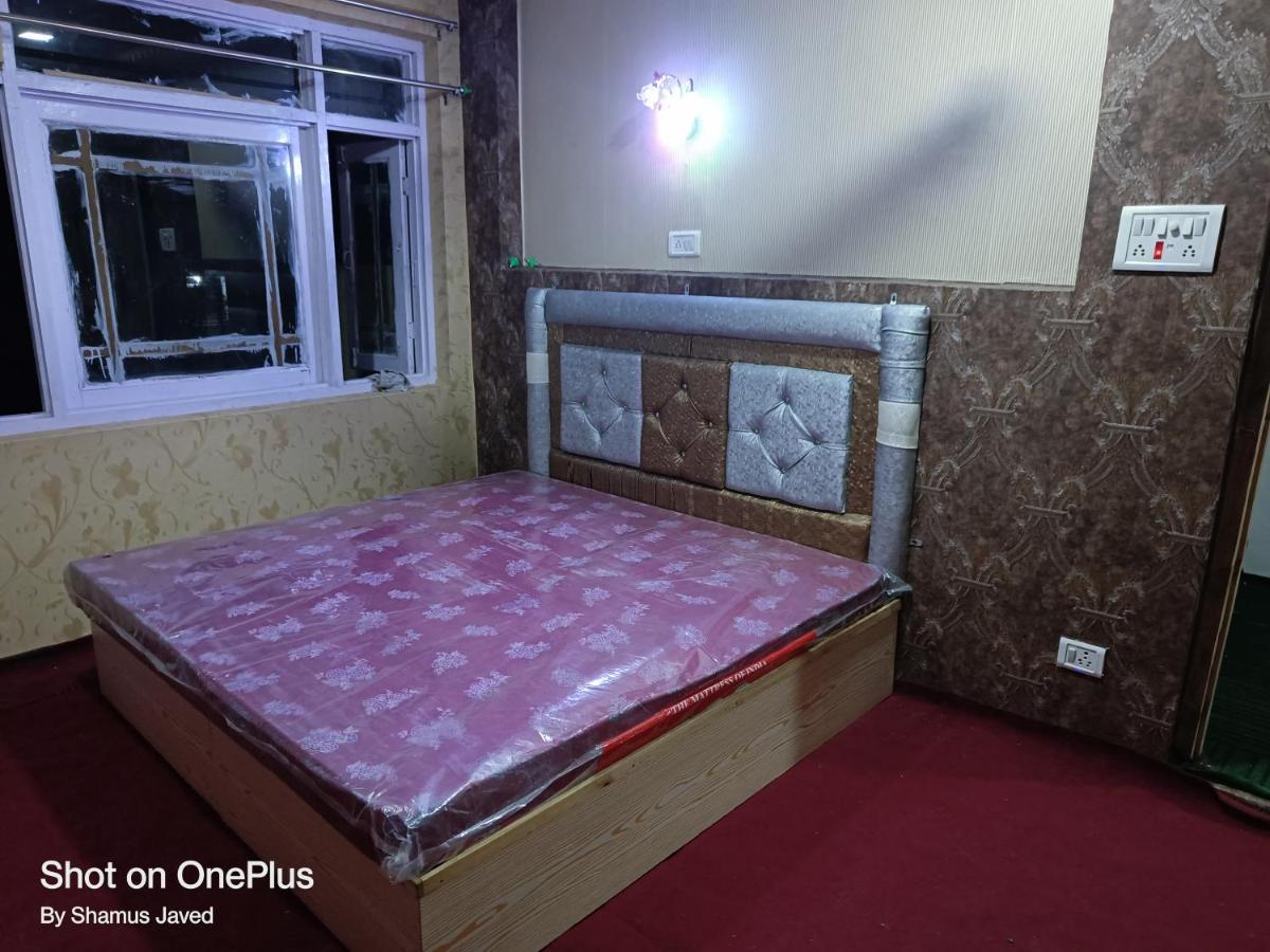 Hotel New Heaven Canal Srinagar (Jammu and Kashmir)