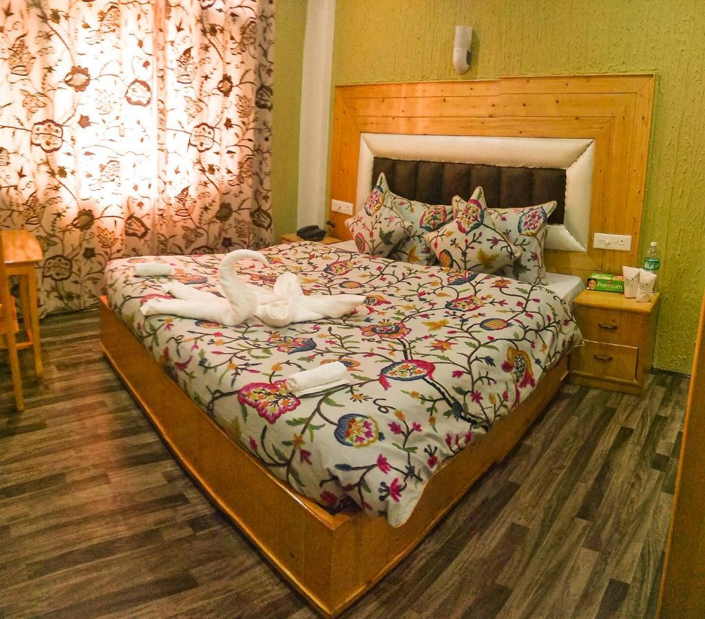 Holiday Villa Hotel