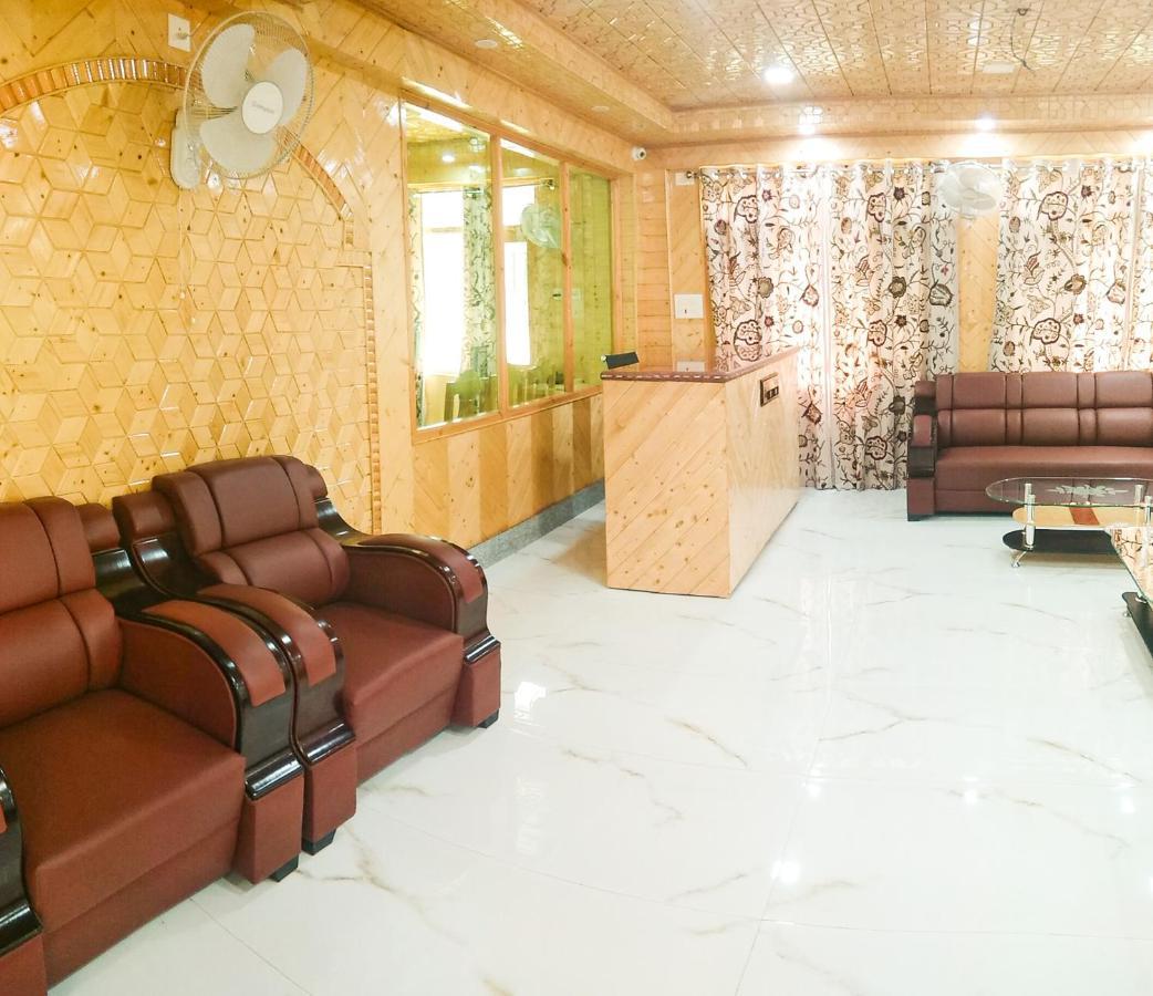 Holiday Villa Hotel Srinagar (Jammu and Kashmir)