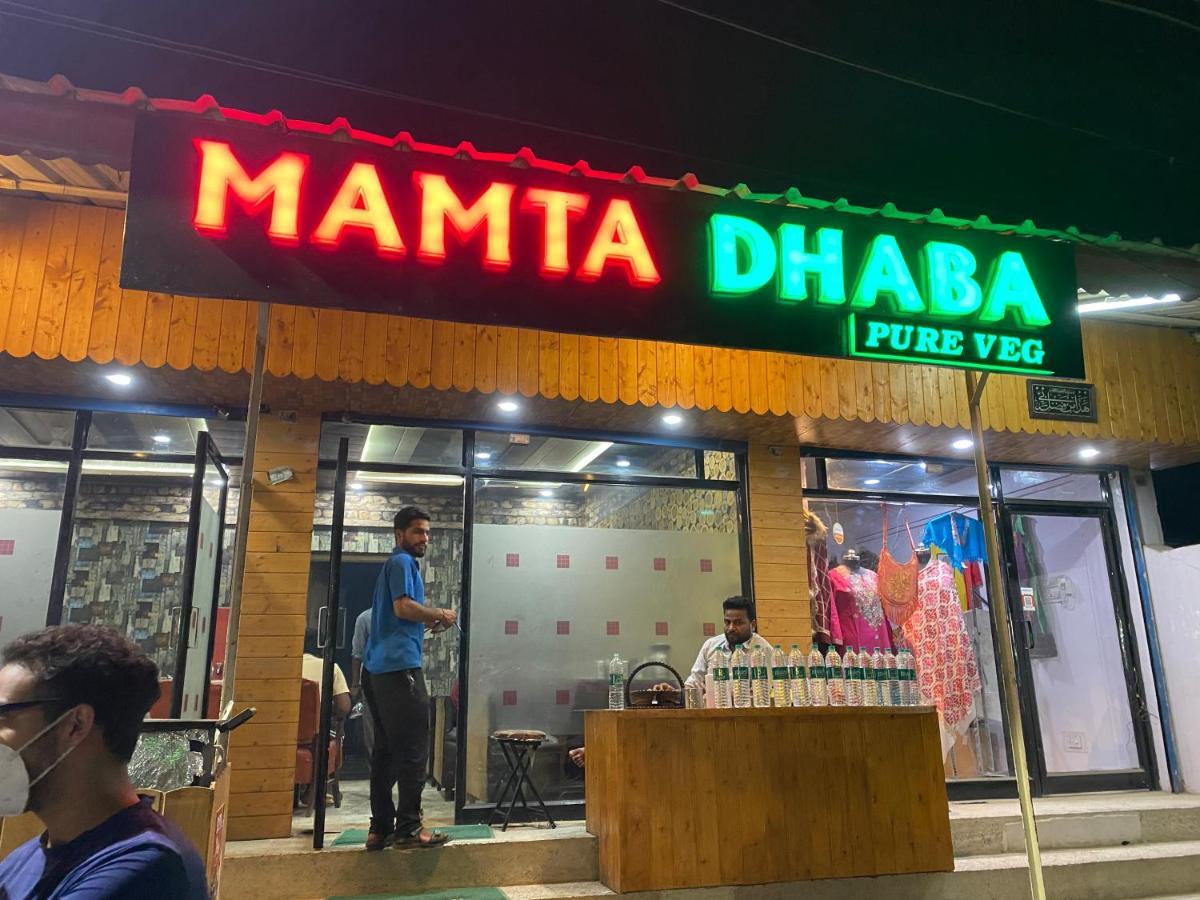 Hotel Young Mamta Srinagar (Jammu and Kashmir)
