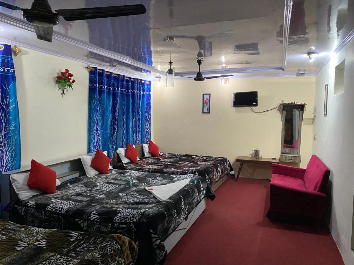 Young Mamta Hotel Srinagar (Jammu and Kashmir)