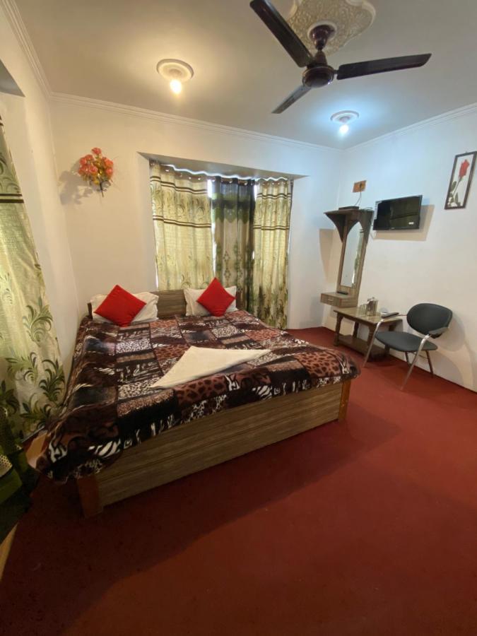 Young Mamta 3* Srinagar (Jammu and Kashmir)