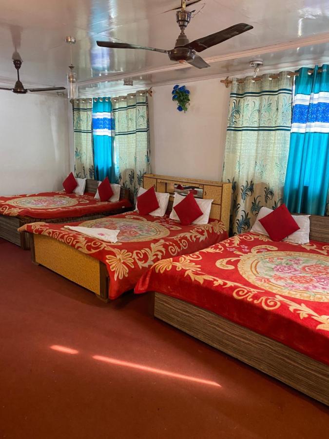 Young Mamta Hotel Srinagar (Jammu and Kashmir)