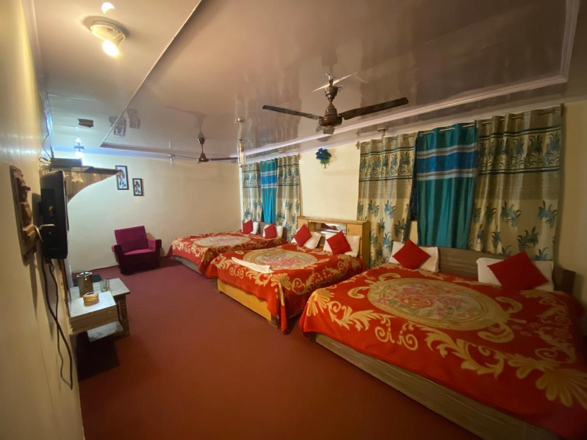 Young Mamta Hotel Srinagar (Jammu and Kashmir)