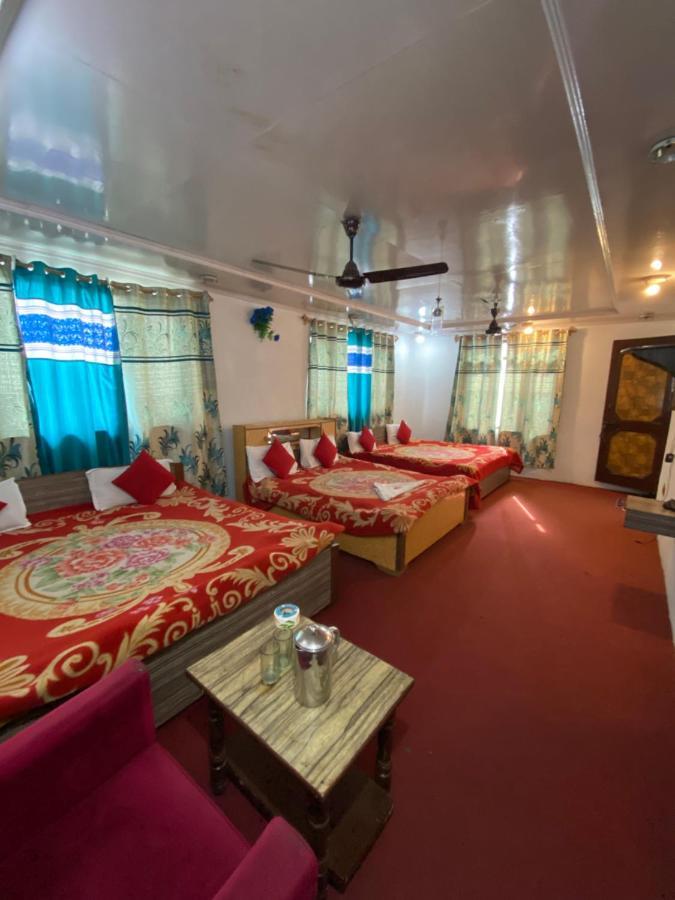 Hotel Young Mamta Srinagar (Jammu and Kashmir)