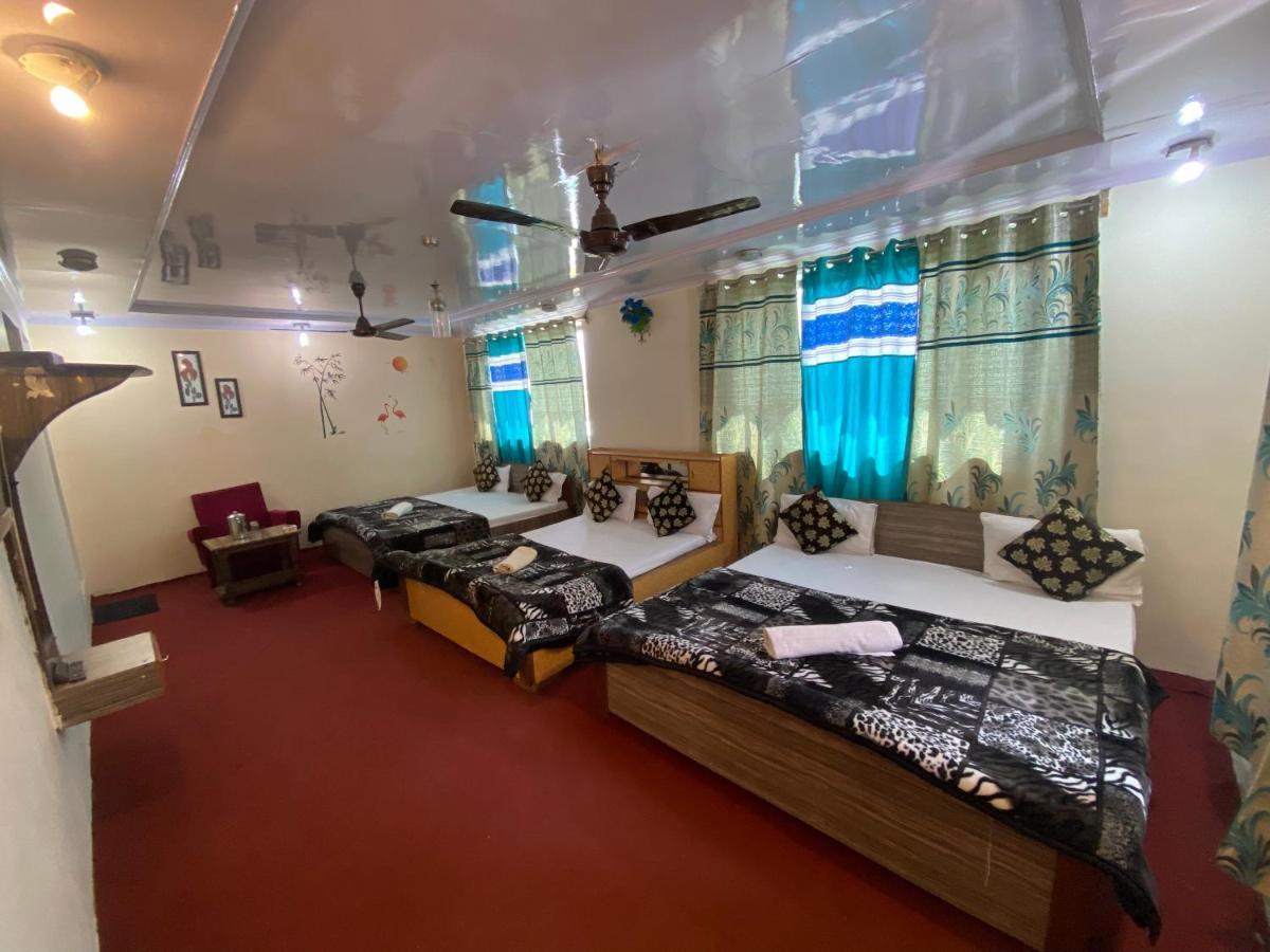 Young Mamta Hotel Srinagar (Jammu and Kashmir)