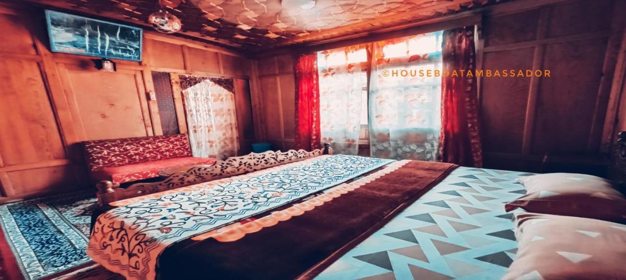 Houseboat Ambassador Srinagar (Jammu and Kashmir)