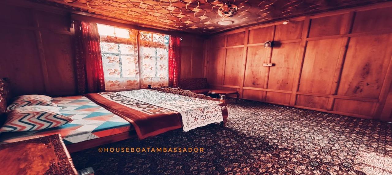 Houseboat Ambassador 3* Srinagar (Jammu and Kashmir)