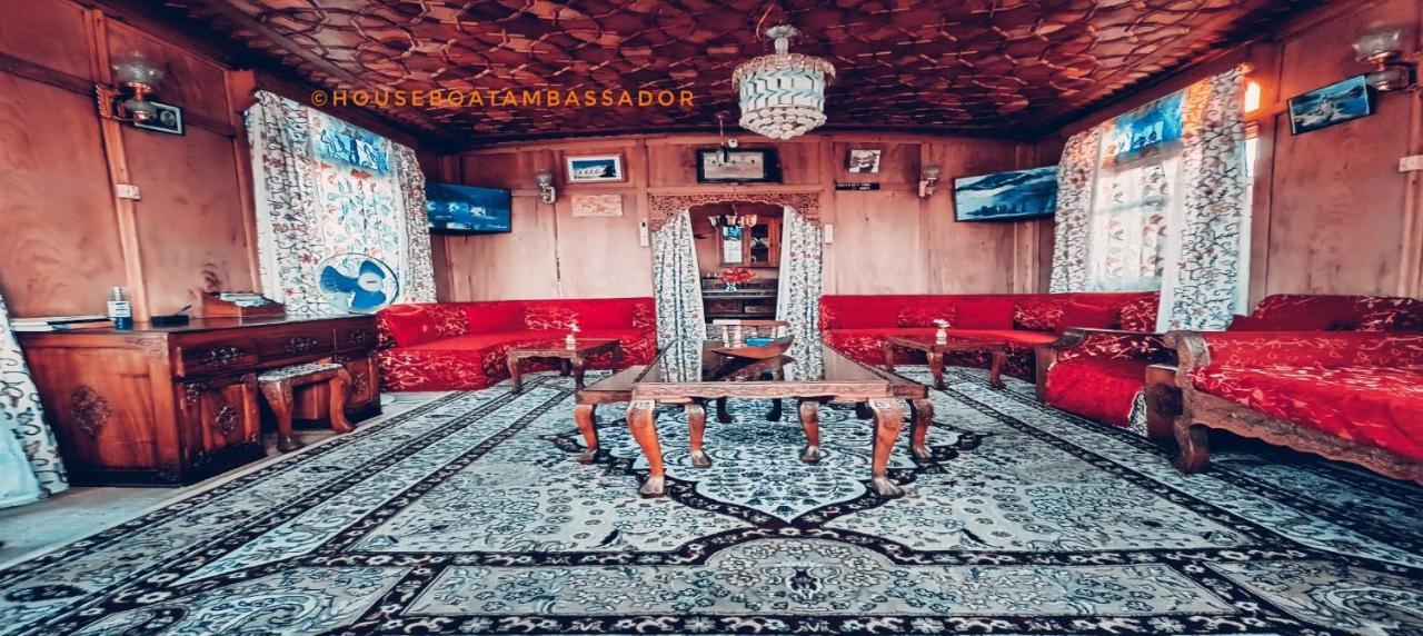 Houseboat Ambassador Botel 3*