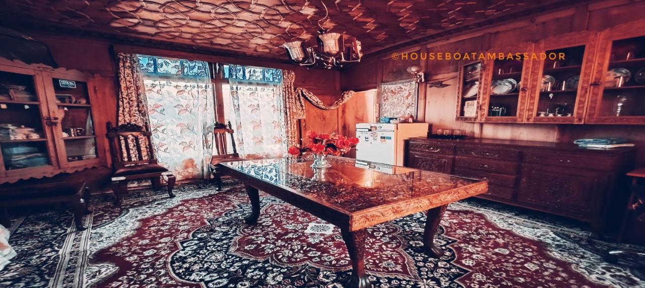 Houseboat Ambassador Botel Srinagar (Jammu and Kashmir)