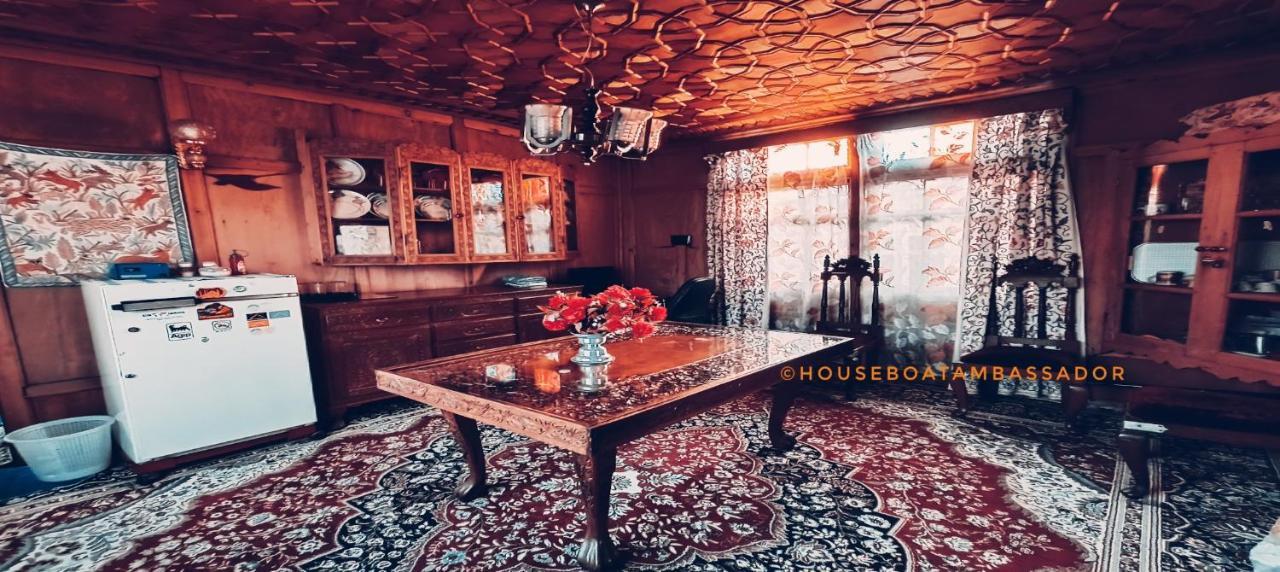 Houseboat Ambassador