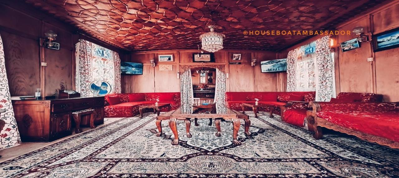 Houseboat Ambassador Botel 3*