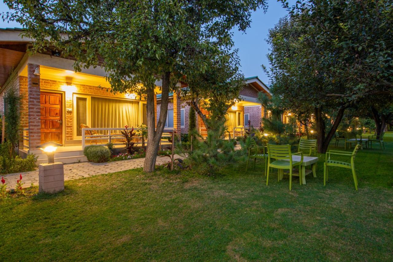 The Orchard Retreat & 5* Srinagar (Jammu and Kashmir)