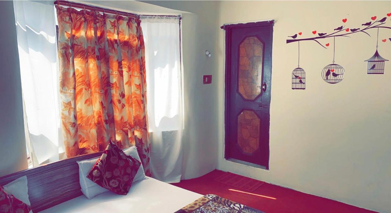 Young Mamta Hotel Srinagar (Jammu and Kashmir)