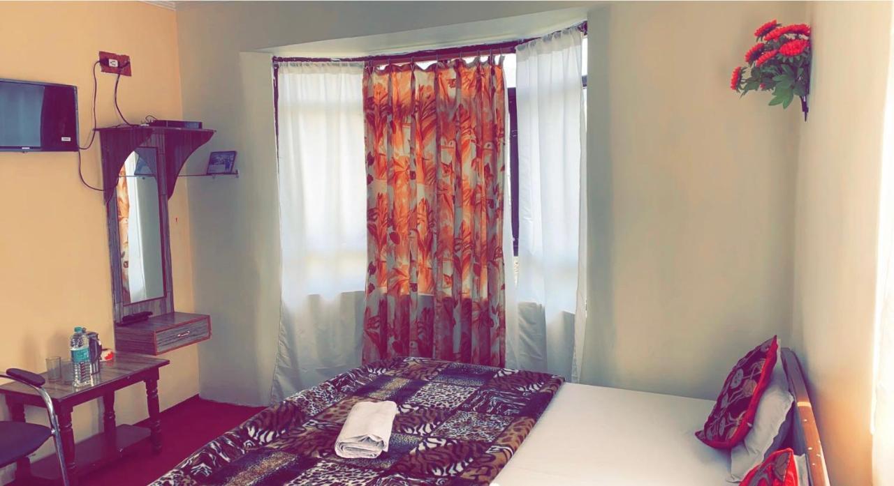 Hotel Young Mamta Srinagar (Jammu and Kashmir)