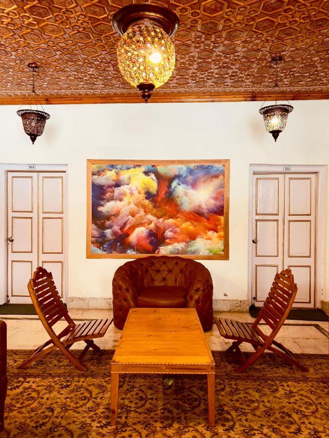 Ashai Hotel Srinagar (Jammu and Kashmir)