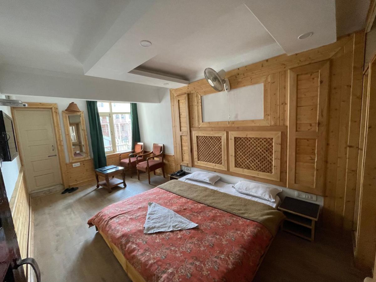 Hotel Sadaf Srinagar (Jammu and Kashmir)