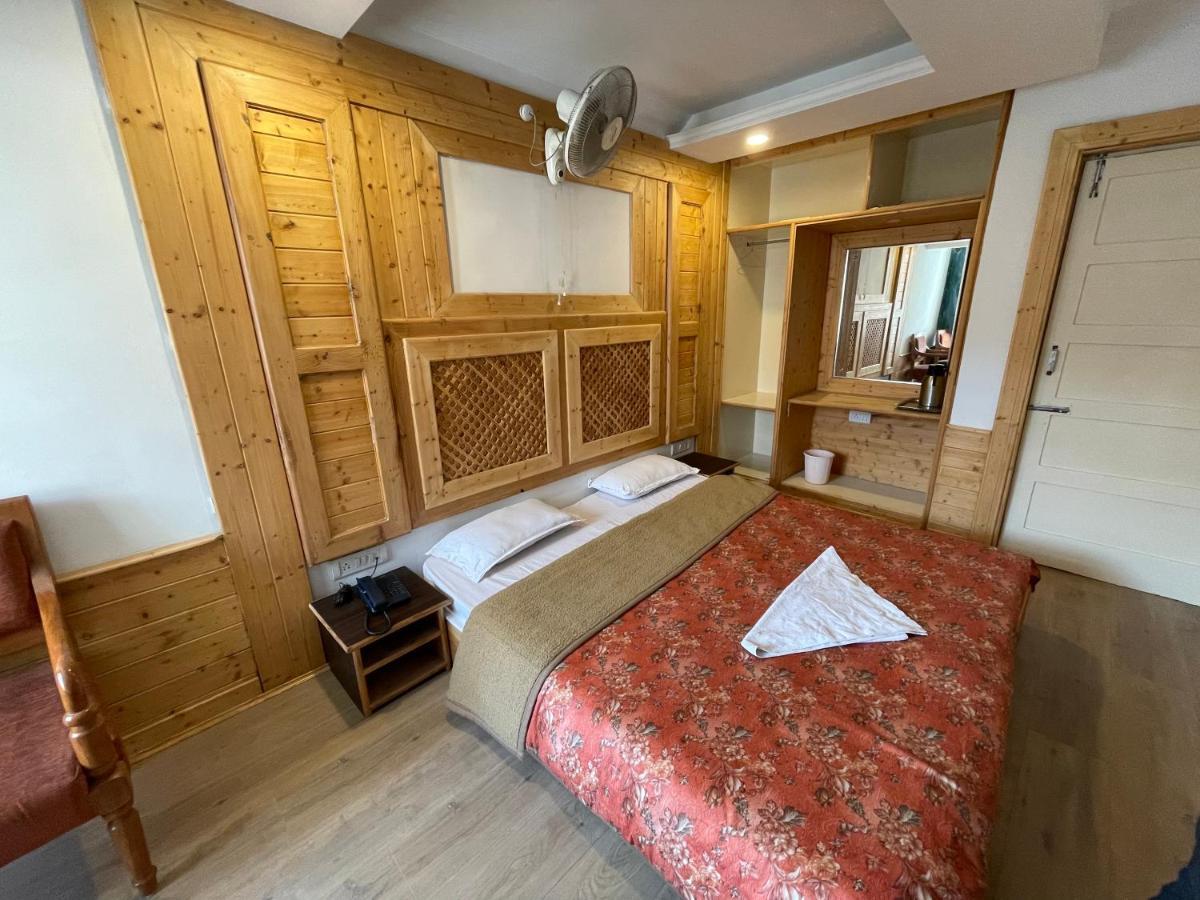 Hotel Sadaf Srinagar (Jammu and Kashmir)