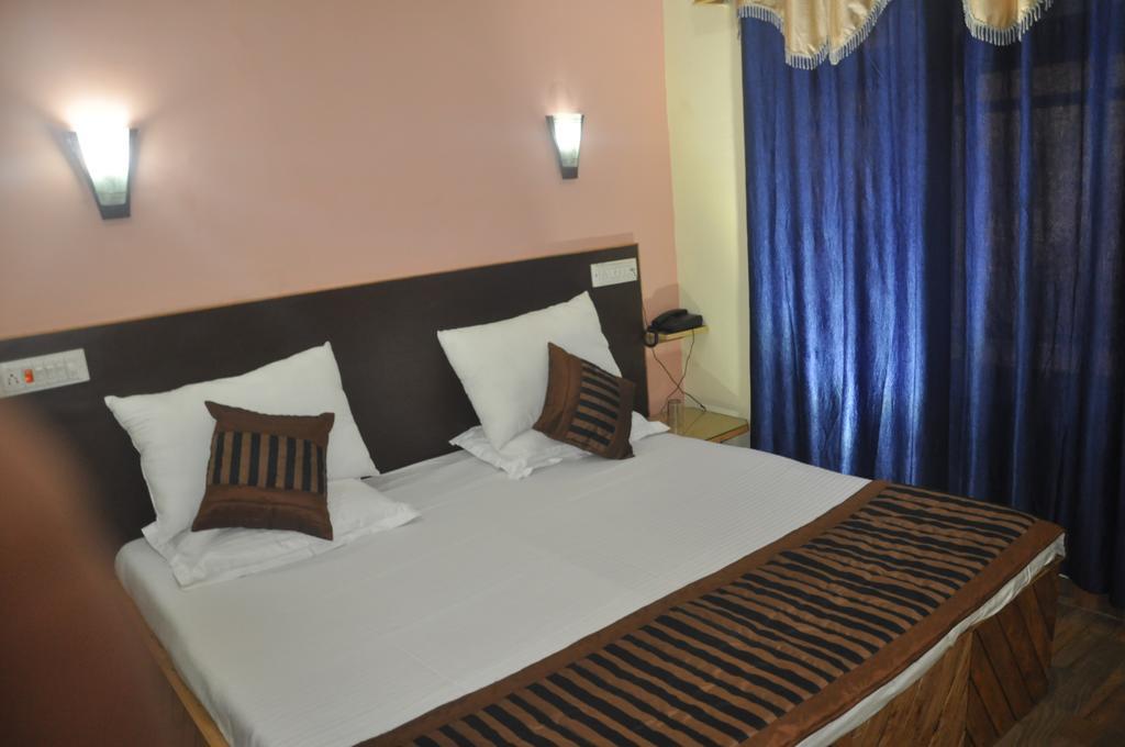 Kashmir Hotel 2*
