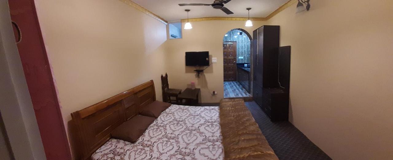 Gulistan Hotel Srinagar (Jammu and Kashmir)