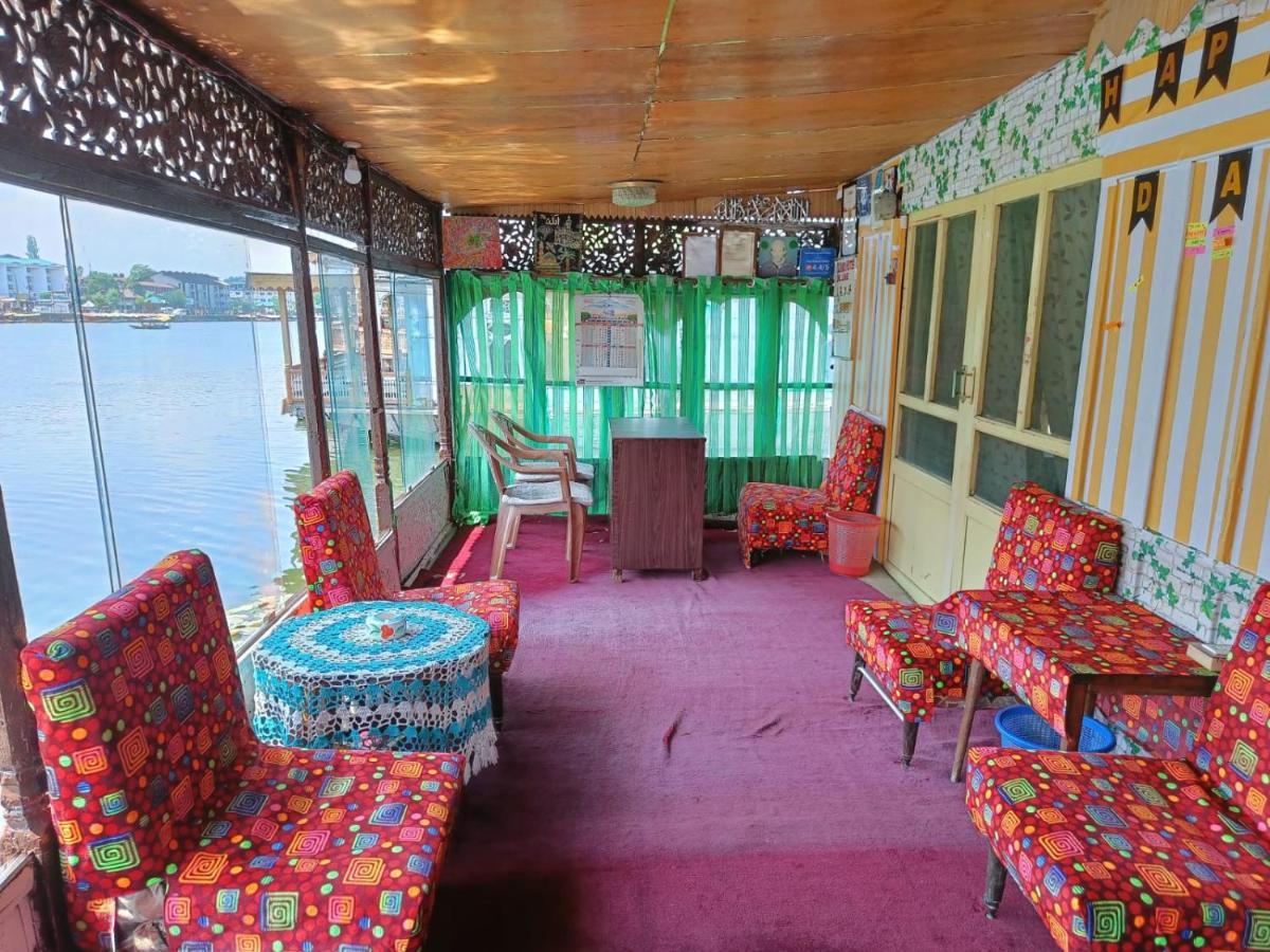 Island Homestay *