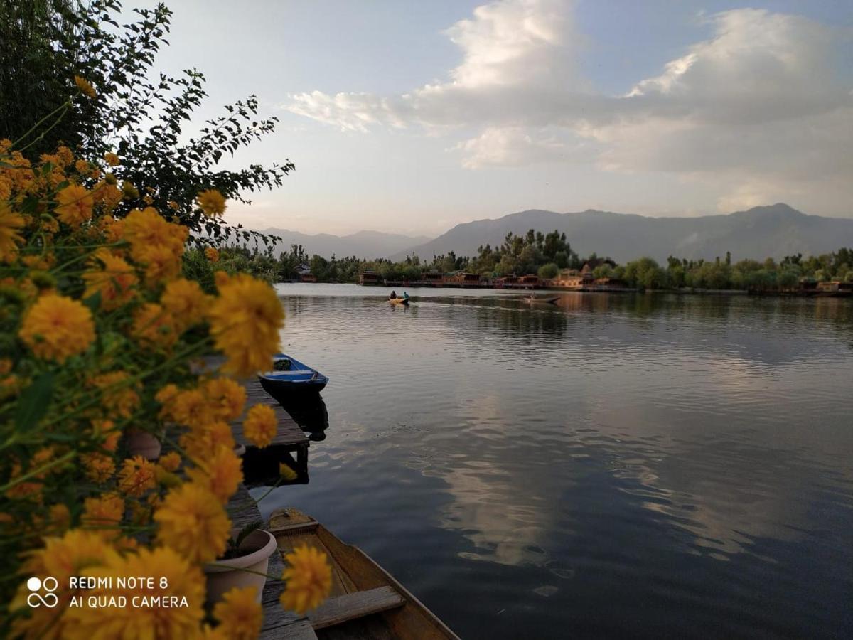 Lake Side Hotel Srinagar (Jammu and Kashmir)