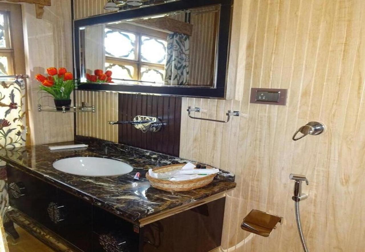 Welcomheritage Gurkha Houseboats Srinagar (Jammu and Kashmir)