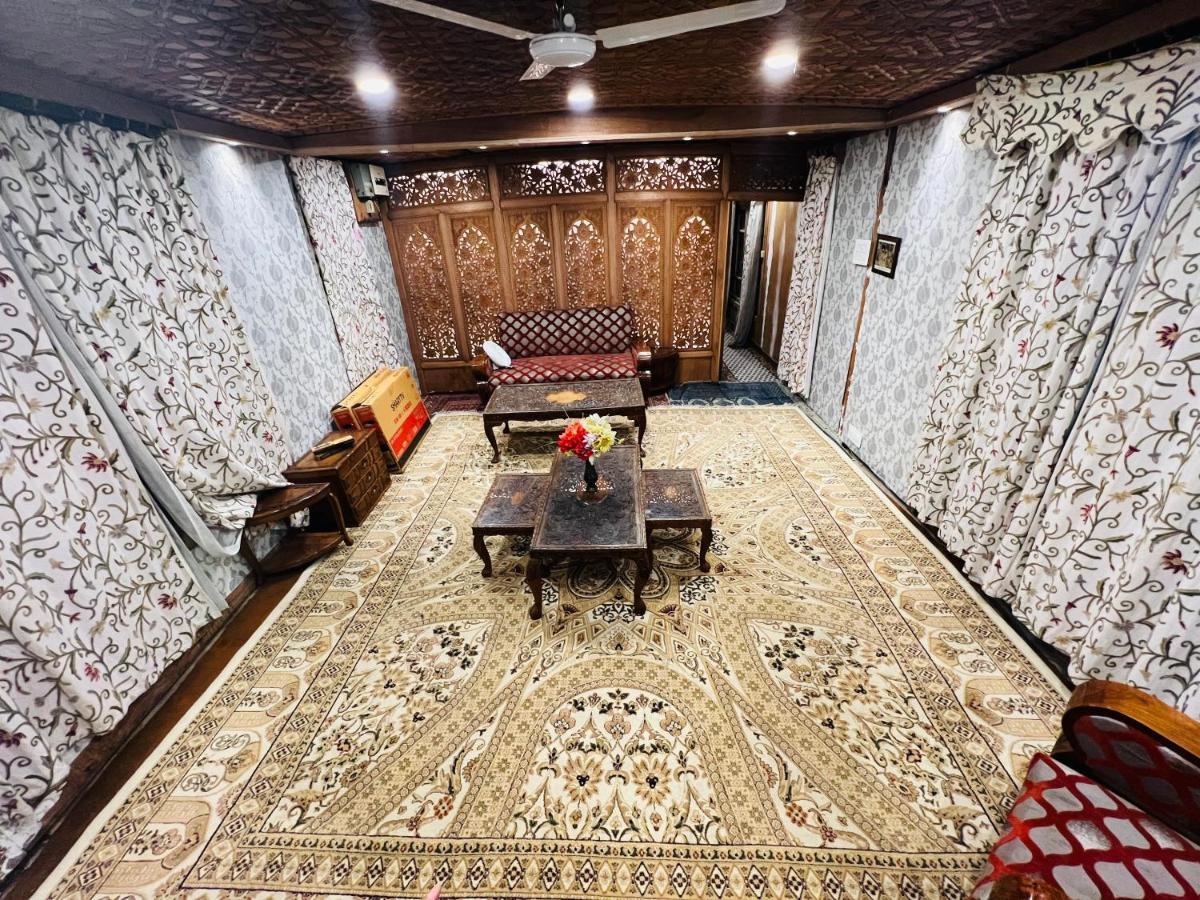 Hayat Group Of Houseboats Botel 3*