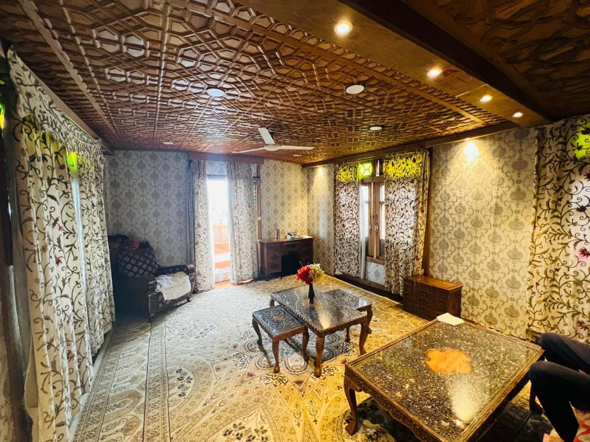 Hayat Group Of Houseboats 3*