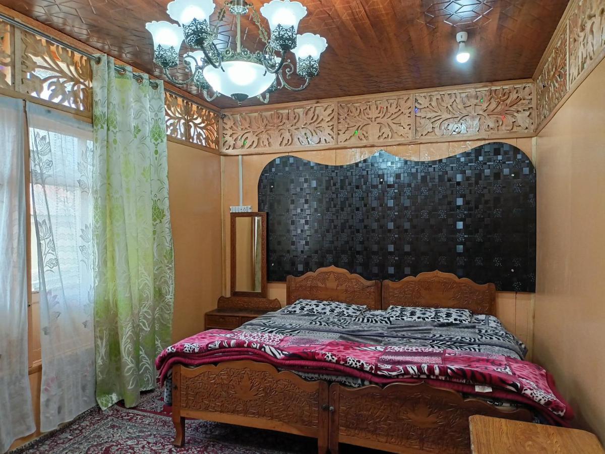 Houseboat New Jahangir And Morning Car Hotel