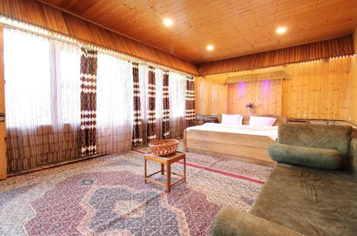 Lake Side Hotel Srinagar (Jammu and Kashmir)