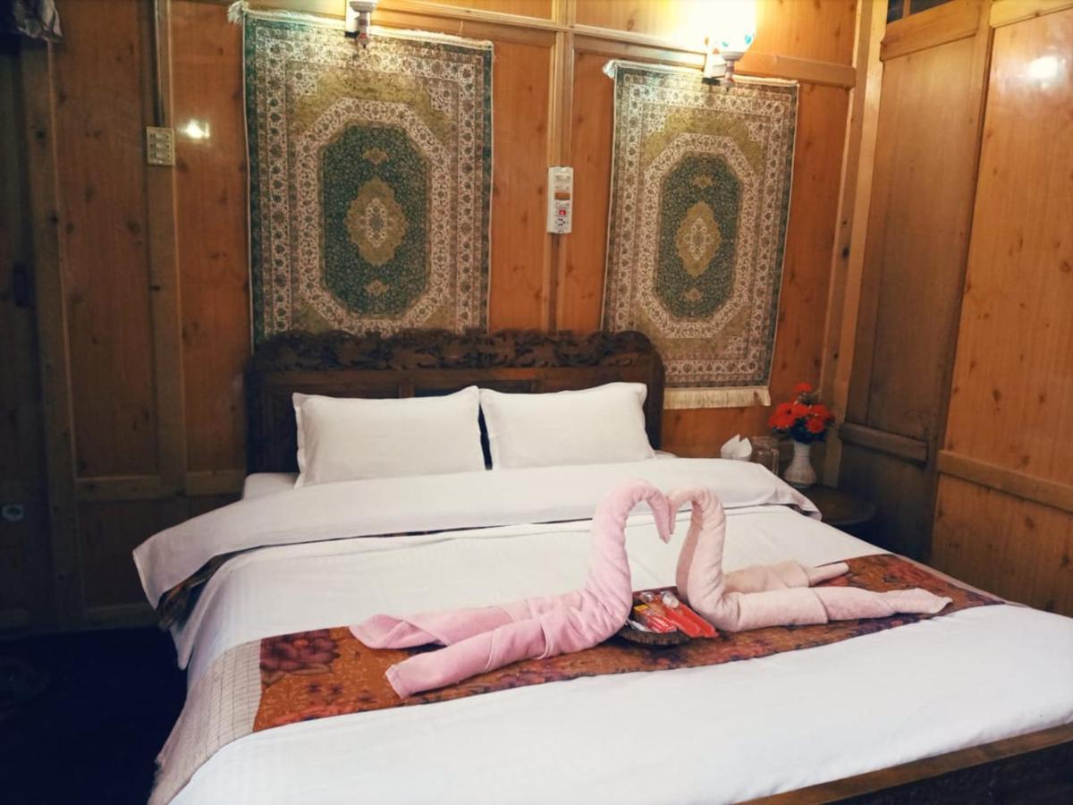 Himalayan Heritage Group Of Houseboats 5*