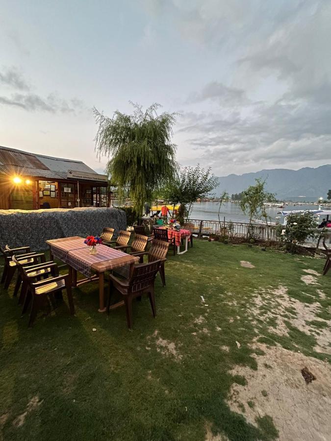 Lake Side Srinagar (Jammu and Kashmir)