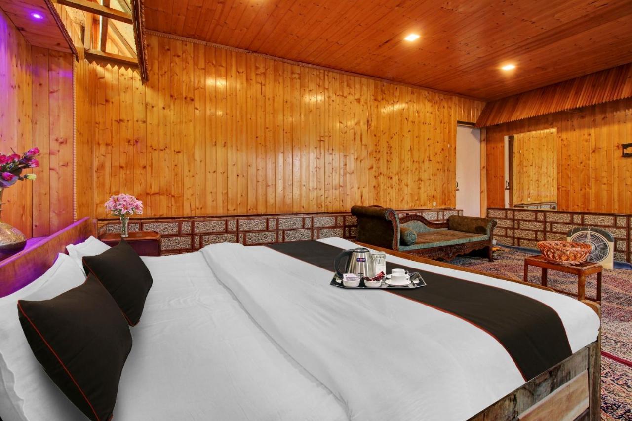 Hotel Lake Side Srinagar (Jammu and Kashmir)
