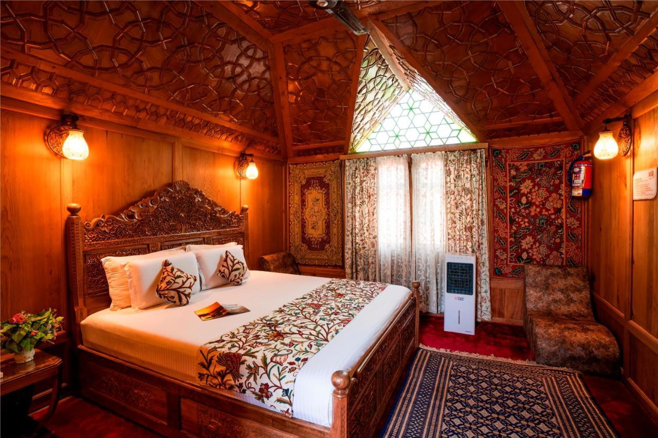 New Jacquline Heritage Houseboats 4* Srinagar (Jammu and Kashmir)