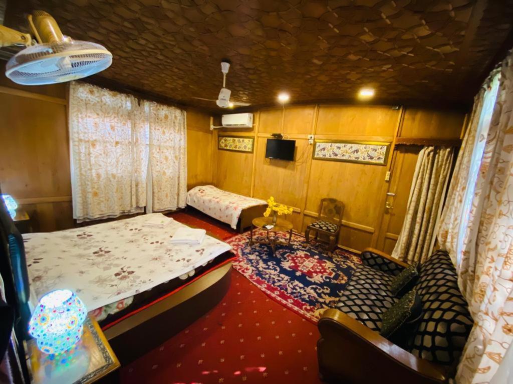 Hayat Group Of Houseboats Srinagar (Jammu and Kashmir)